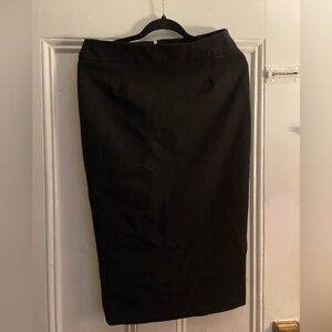 Used Tahari Sz 8 black pencil skirt